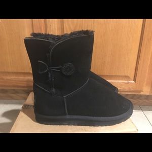 Black Ugg like boots